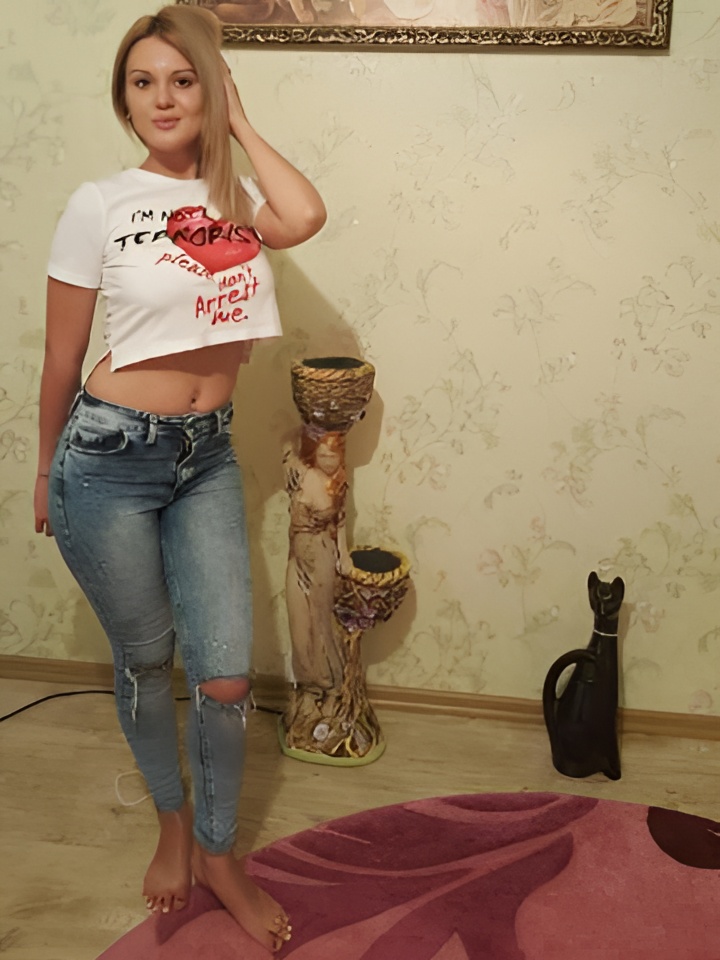 Виталина привлекальеная девушка из Стрежевой цена от 4000 руб