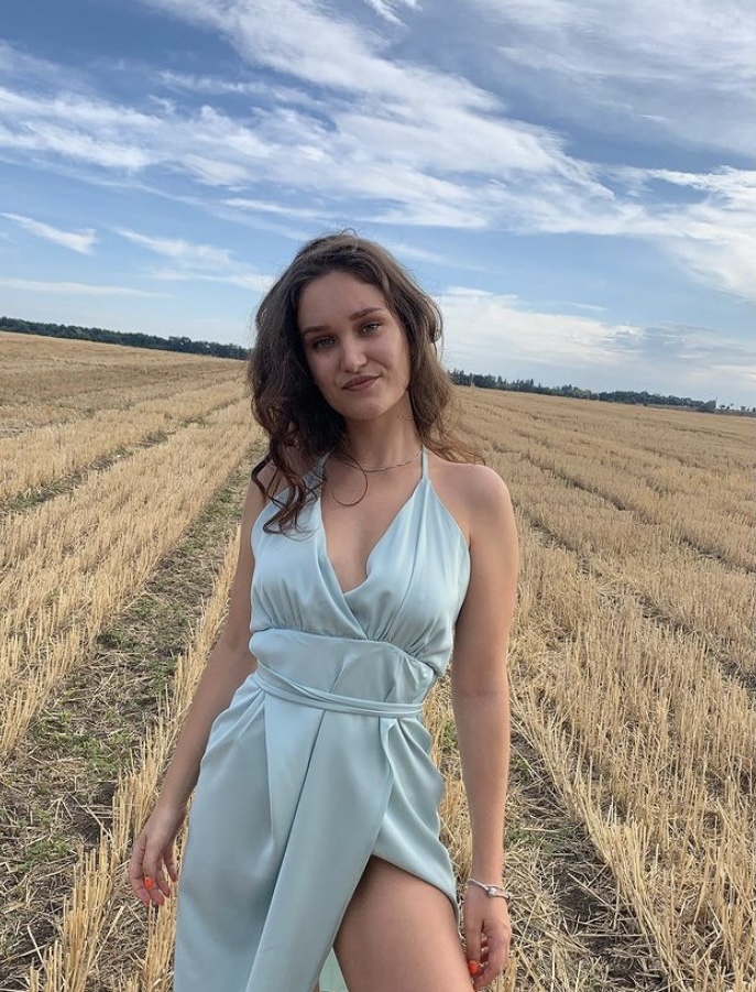 🎥 Оксана привлекальеная девушка из Стрежевой цена от 3500 руб