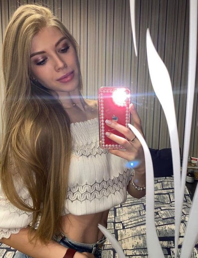 🎥 Карина привлекальеная девушка из Стрежевой цена от 8000 руб