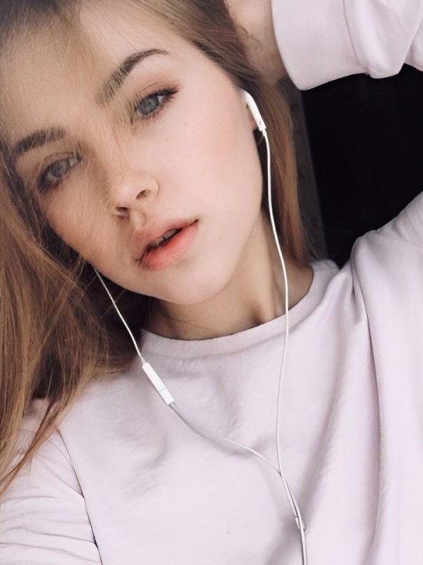 Виктория привлекательная девушка из Стрежевой цена от 2500 руб