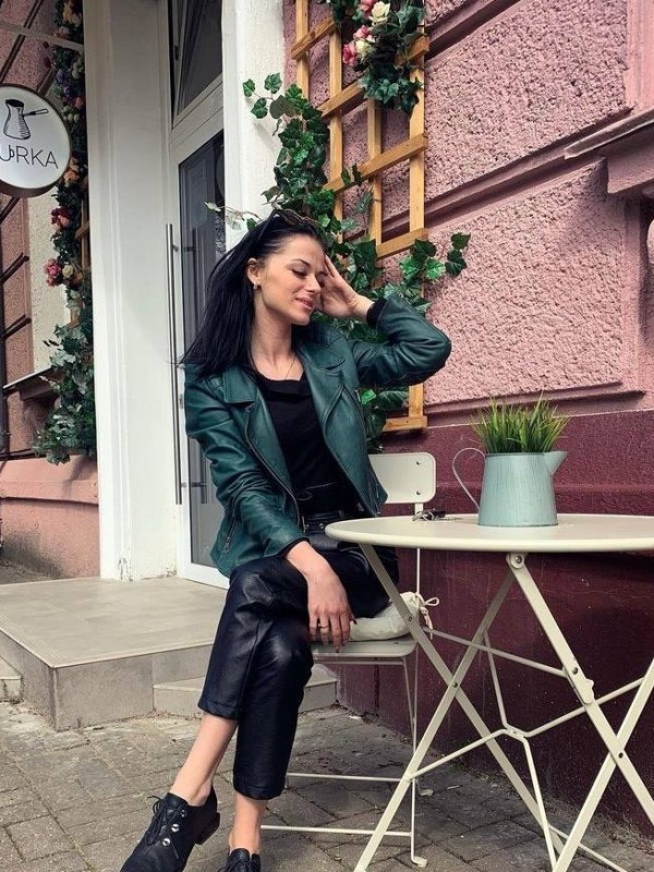 🎥 Ева привлекательная девушка из Стрежевой цена от 3000 руб