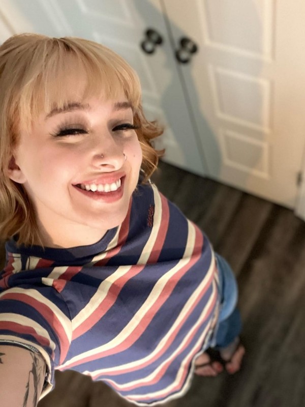 Юля привлекательная девушка из Стрежевой цена от 5000 руб