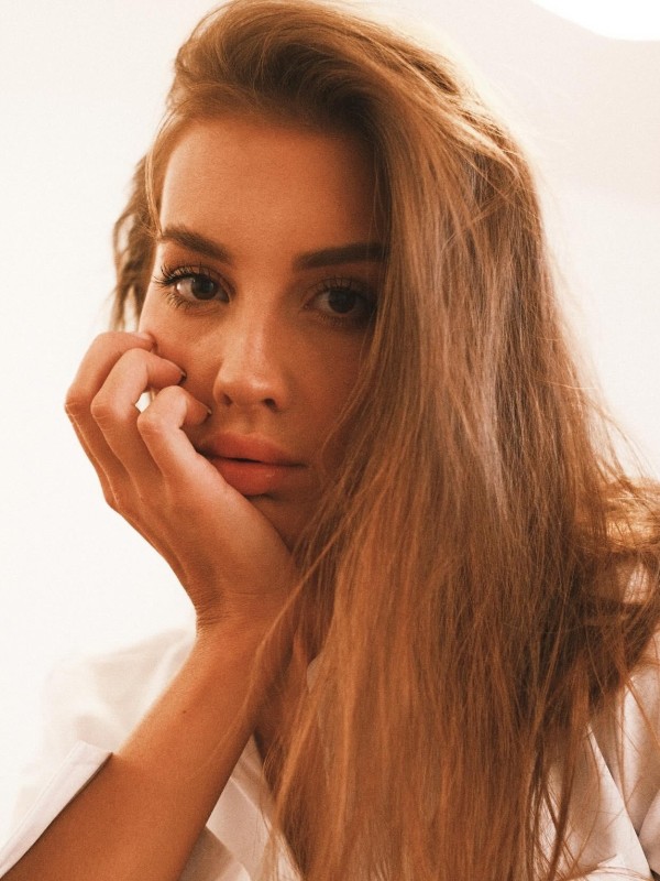 Ангелина привлекательная девушка из Стрежевой цена от 4000 руб